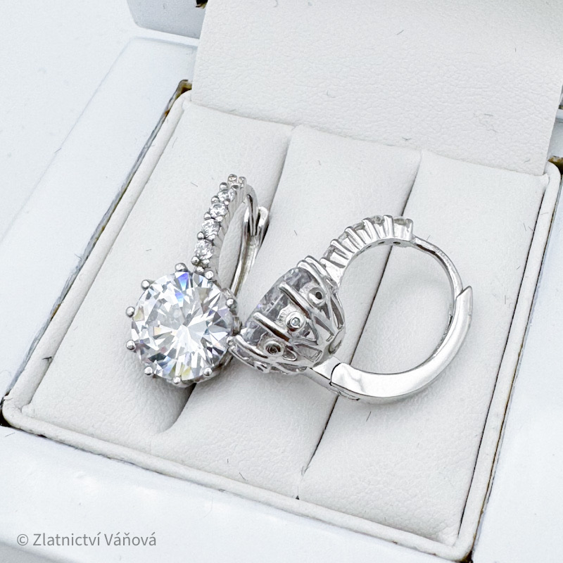 Stříbrné náušnice se zirkony na klapku